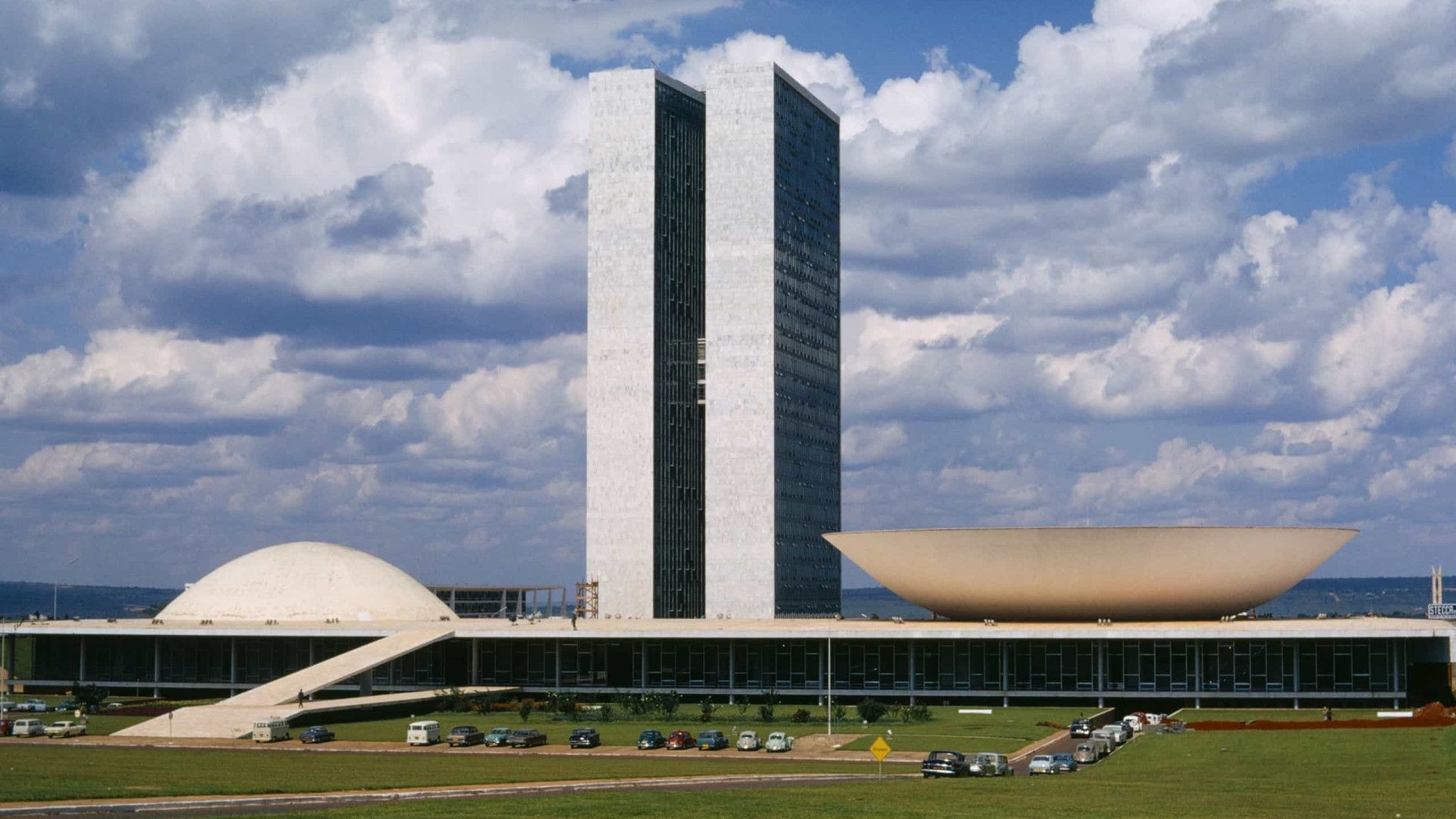 Nove deputados renunciam cargos em Brasília para assumir prefeituras