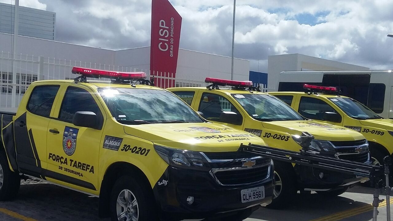 Adolescente ameaça mãe com faca após briga por celular