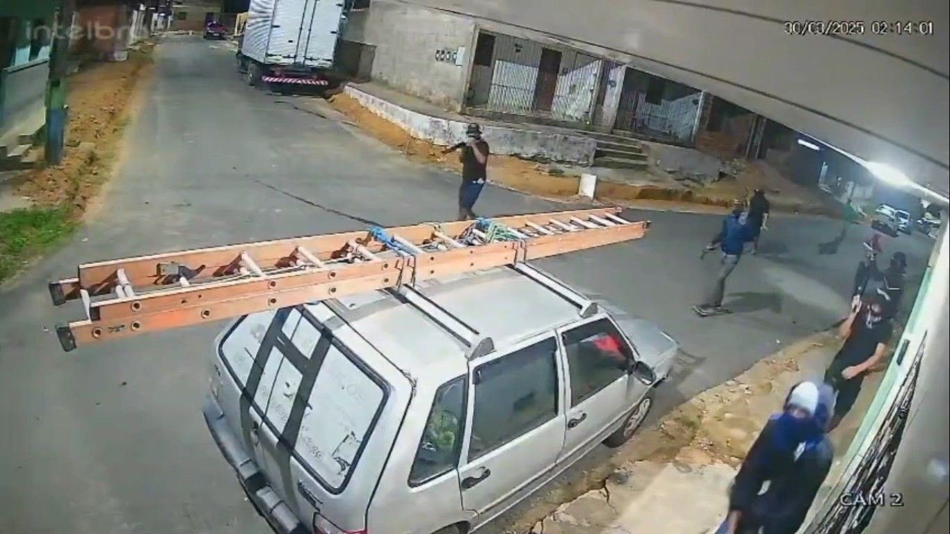 Nove homens armados são flagrados em Maceió