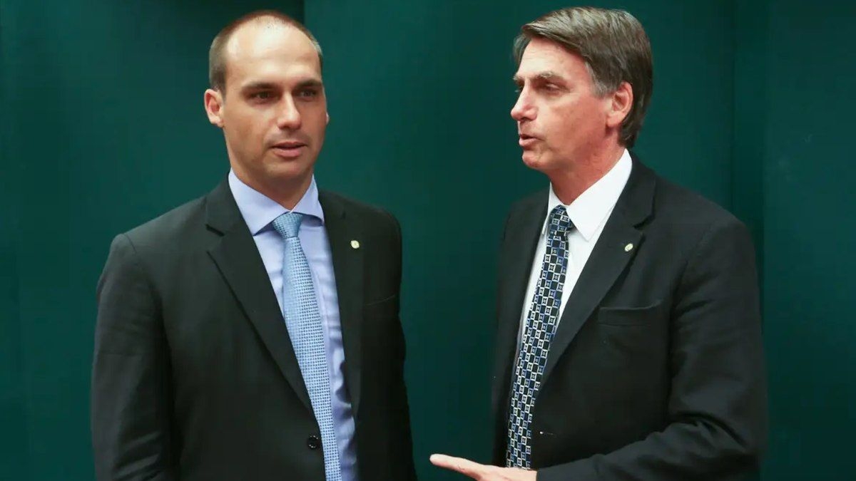 Família Bolsonaro é responsabilizada por aumento de tarifas
