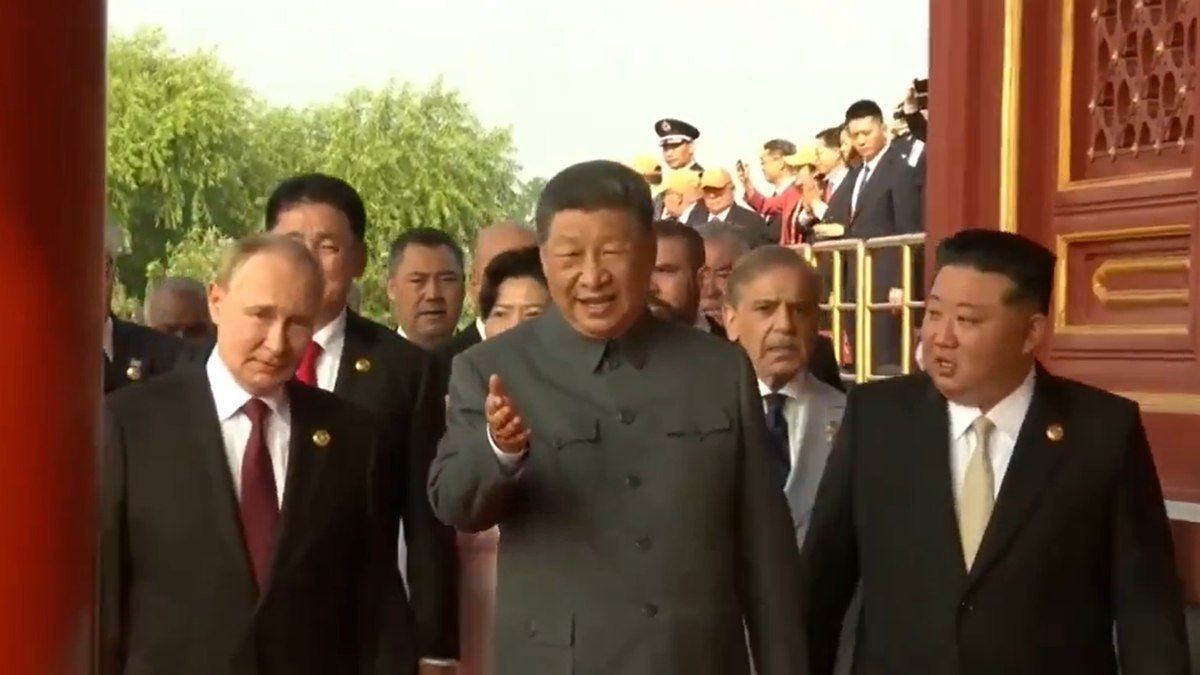 China exibe novo arsenal em desfile com Putin e Kim