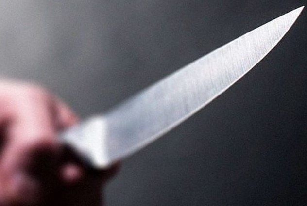 Mulher briga com ex-cunhada, puxa faca e a golpeia no peito, no Jacintinho