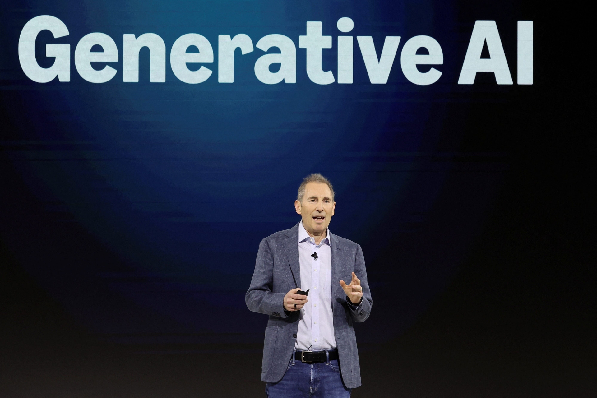 Amazon Avalia Desafios em IA e Crescimento na Nuvem