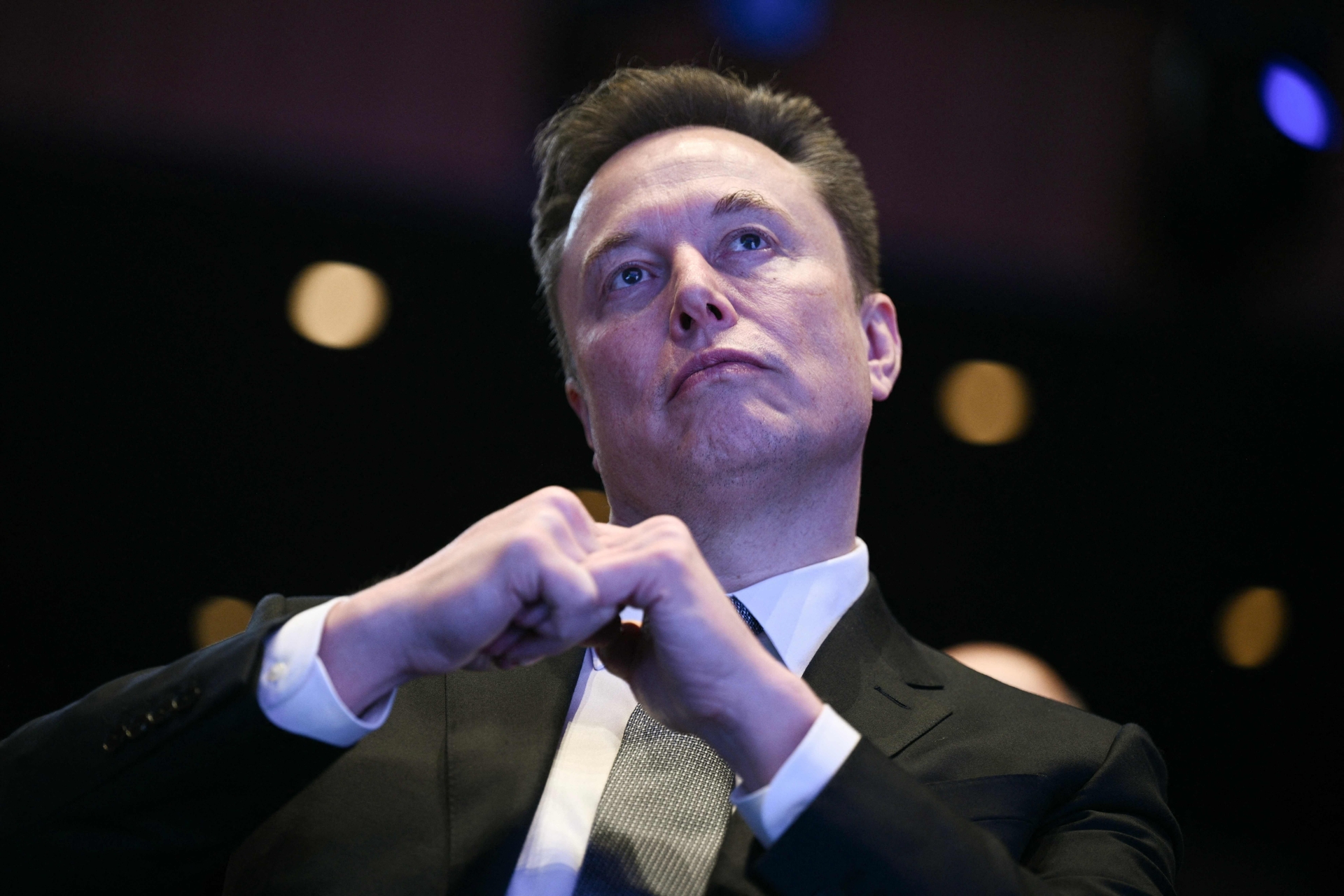 Elon Musk se torna o primeiro trilionário da história