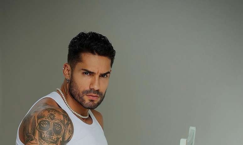 Ex-BBB Bil Araújo se defende após especulações sobre tamanho de órgão: 'Tamanho não é documento'