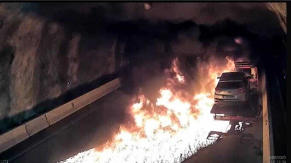 Incêndio em reboque na Rodovia Tamoios em Caraguatatuba