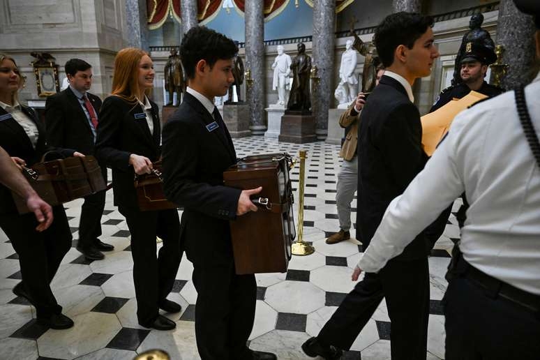 Caixas que levam votos ao Congresso dos EUA são usadas há quase 150 anos; entenda