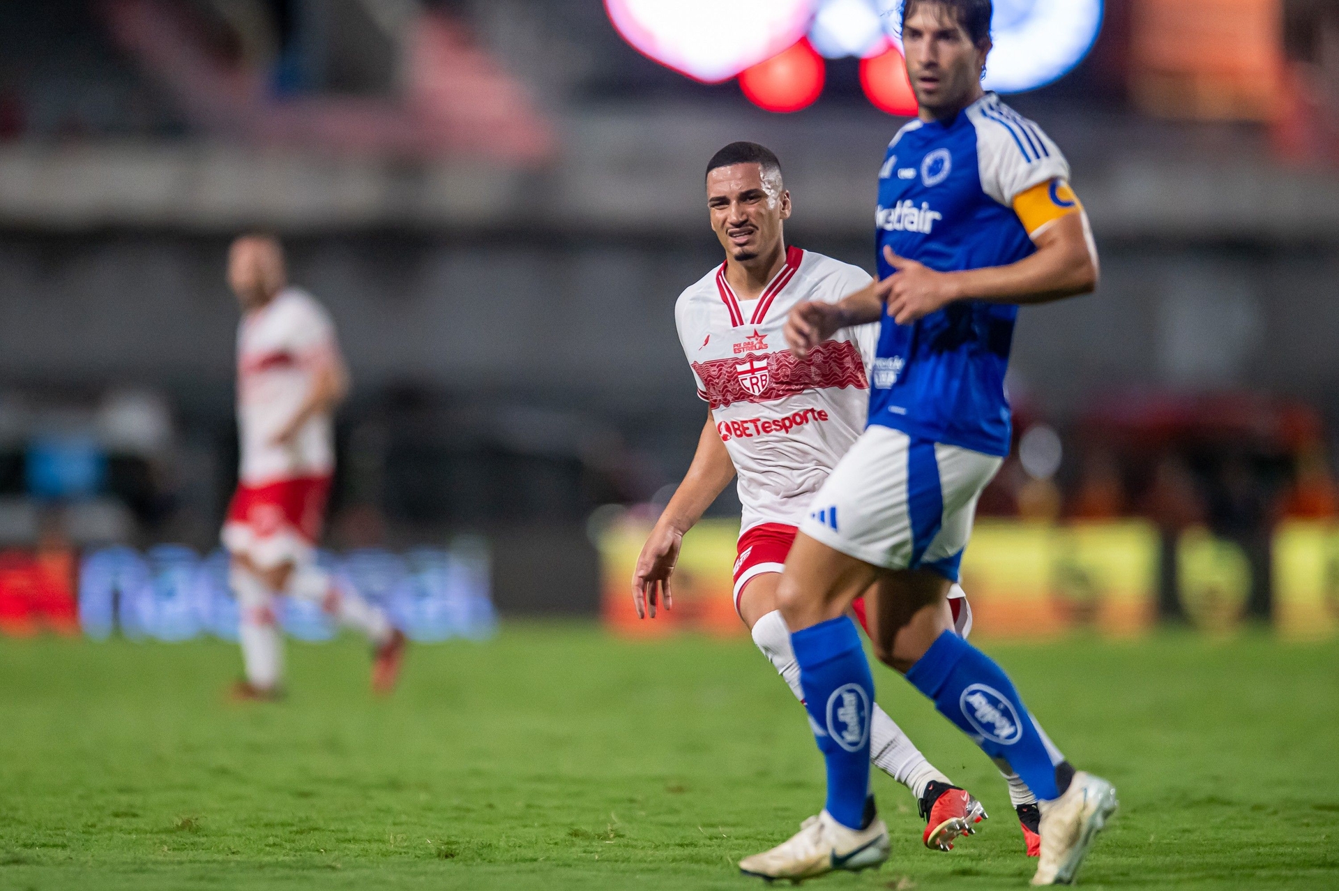 Técnico do CRB relata saída de Henri por lesão