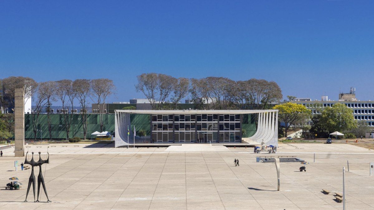 Julgar aliados de Bolsonaro por espalhar fake news