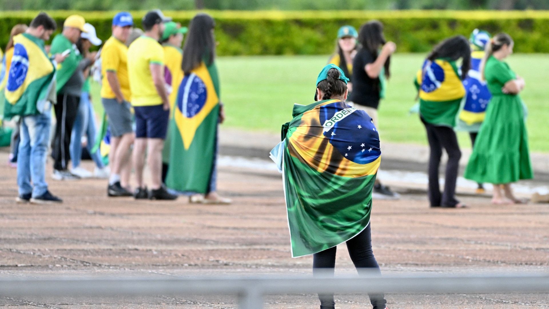 Bolsonaristas fazem ato em frente ao Masp em homenagem a réu do 8/1 morto na Papuda