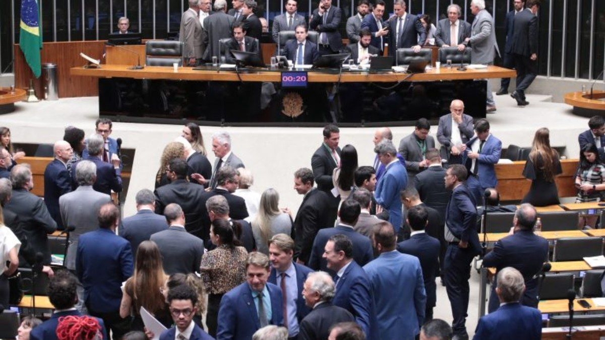 Câmara aprova PL antifacção sem taxa sobre apostas esportivas