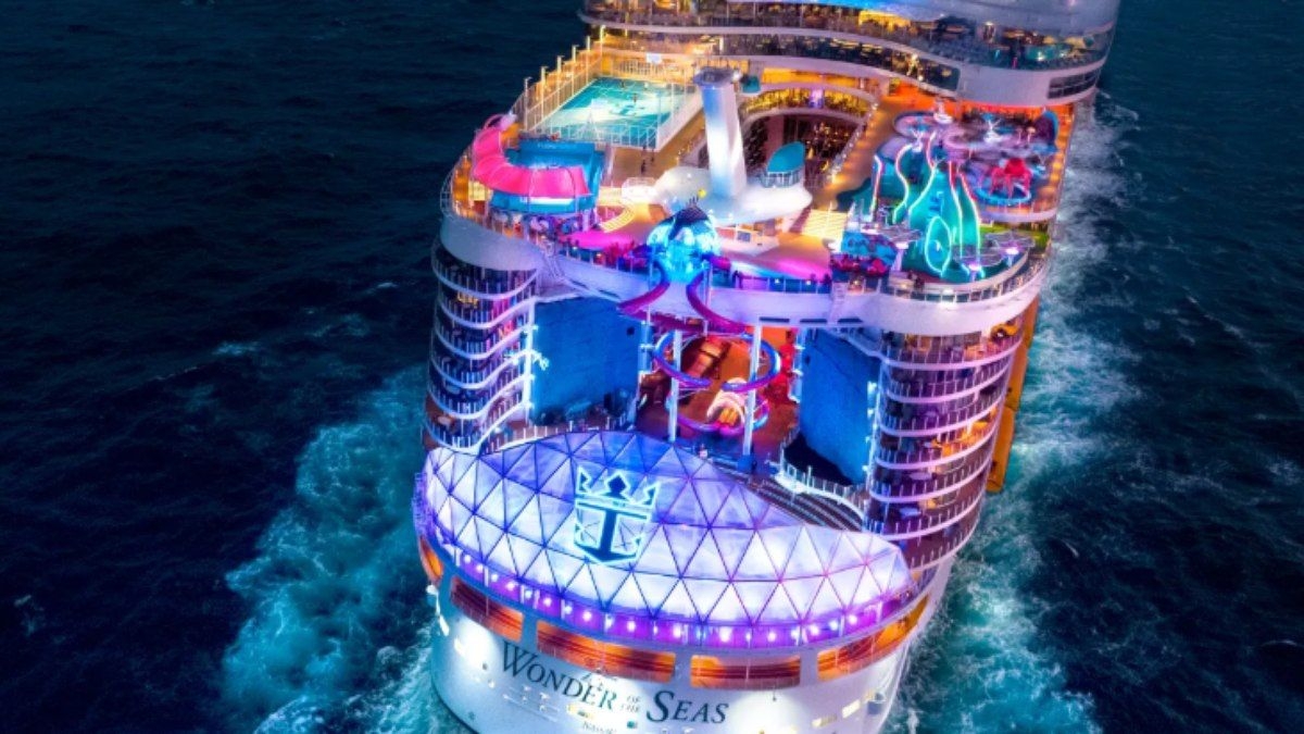 Homem estrangulado por CEO em cruzeiro após dançar