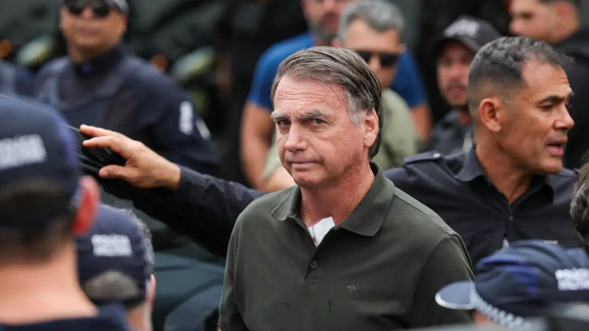 Michelle atualiza estado de saúde de Bolsonaro após cirurgia