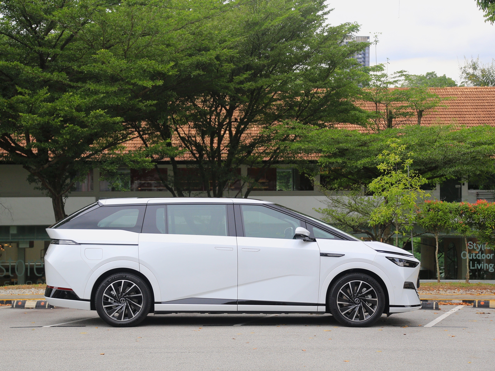 XPeng X9: Conheça a Minivan Elétrica Inovadora